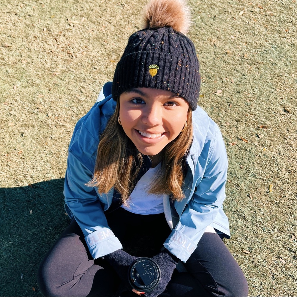 Meet your Posher, Larissa